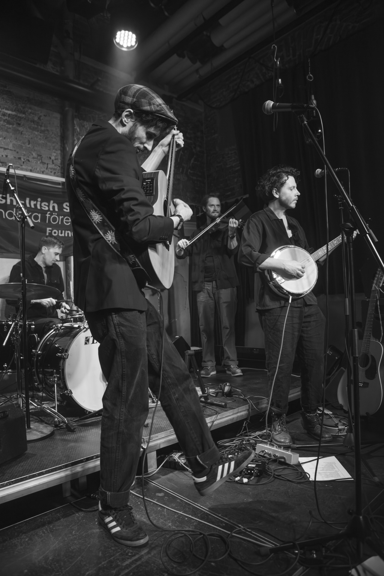 Mac Na Galla at Contrast