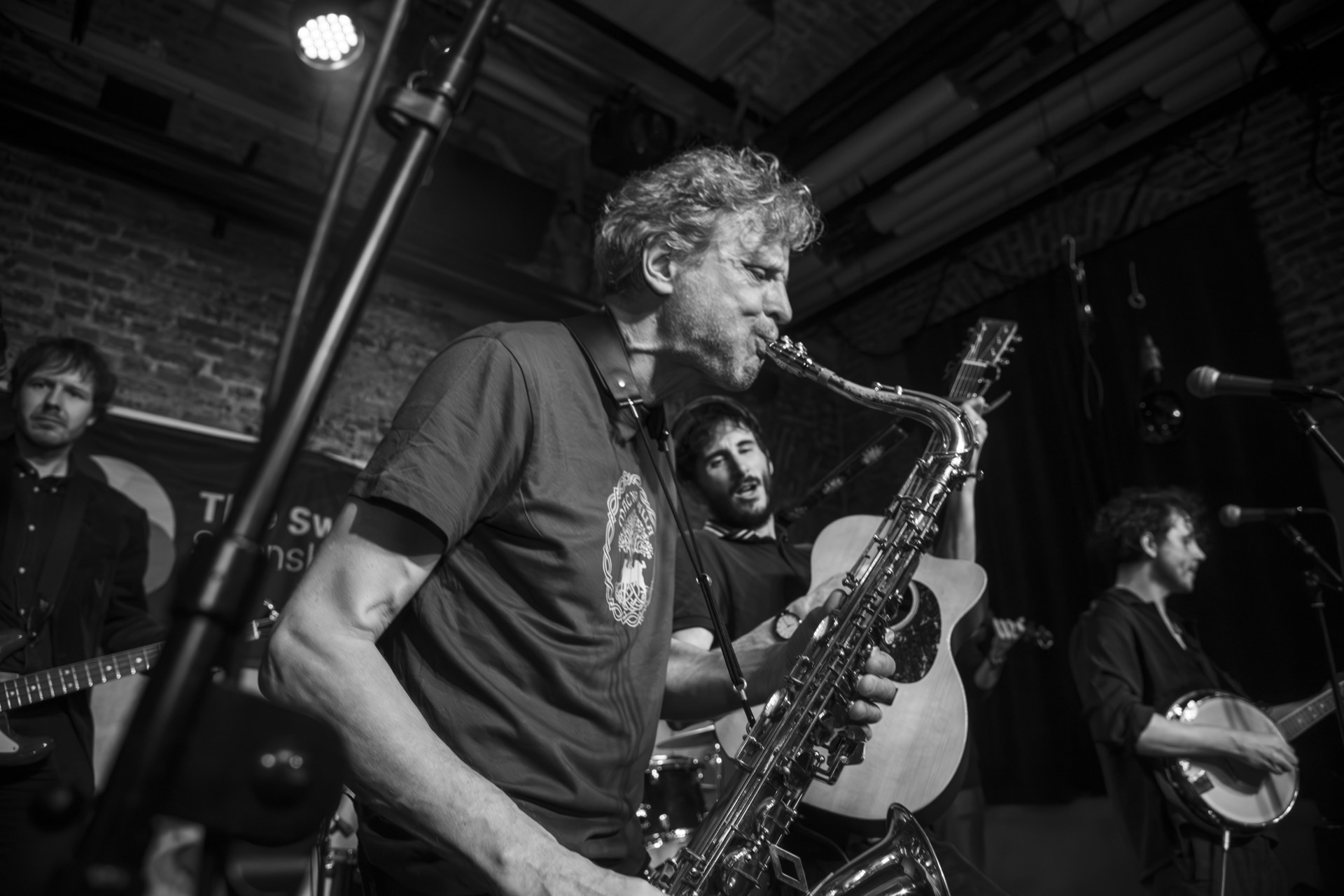 Mac Na Galla at Contrast