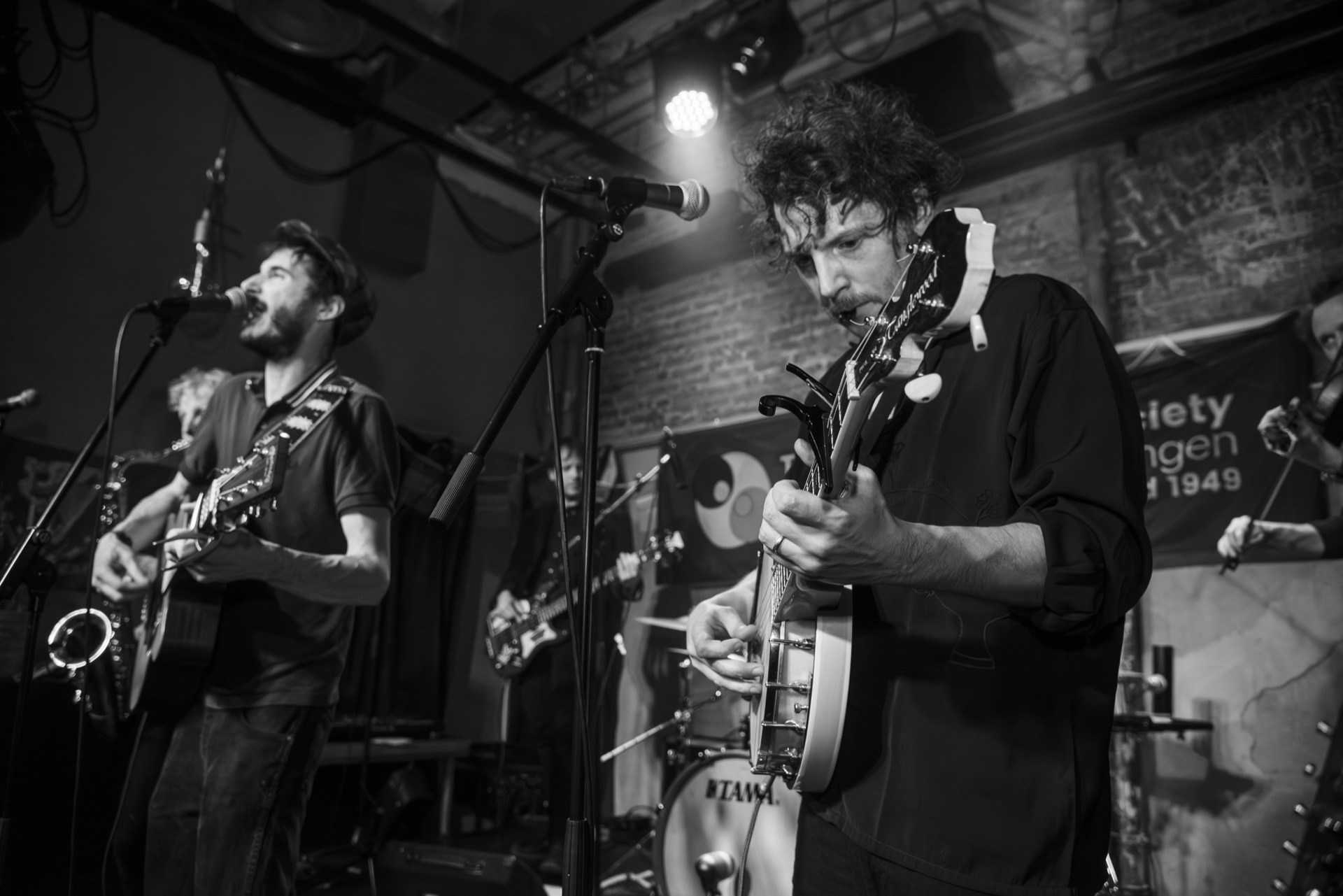 Mac Na Galla at Contrast